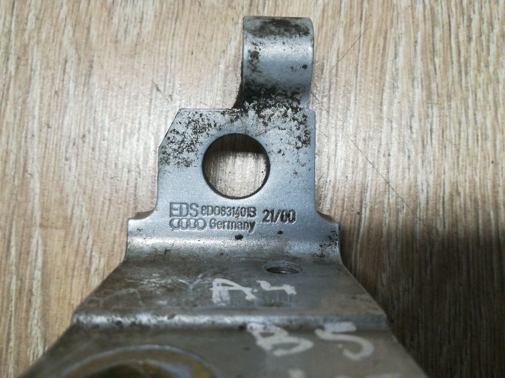 Петля двери к Audi A4 1998