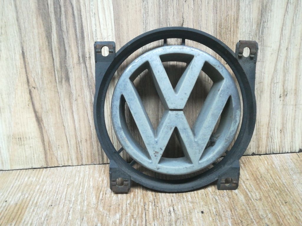 Эмблема к Volkswagen Passat 1991