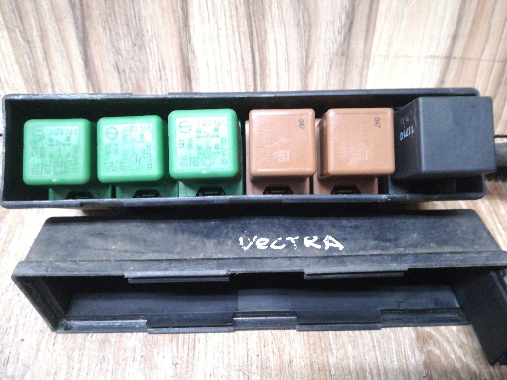 Блок реле к Opel Vectra 1998