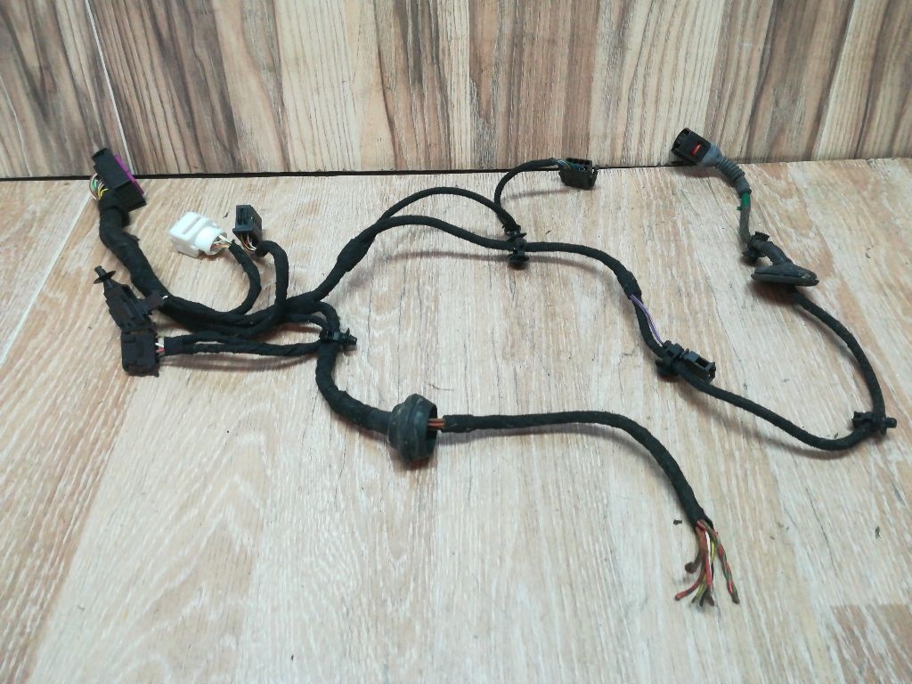 Проводка двери к Volkswagen Passat 2000