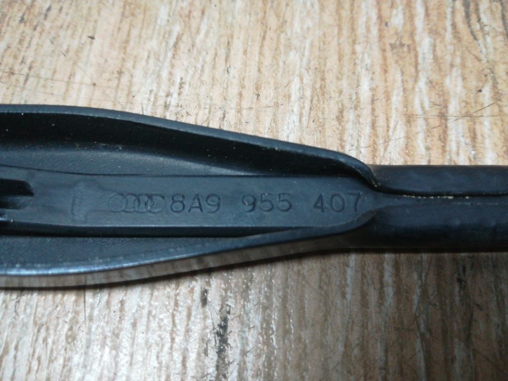Щеткодержатель задний к Audi 80 1996