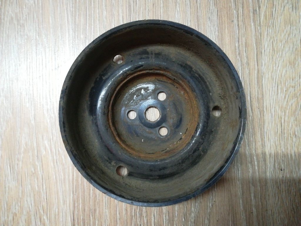 Шкив помпы к Dodge Caravan 1999