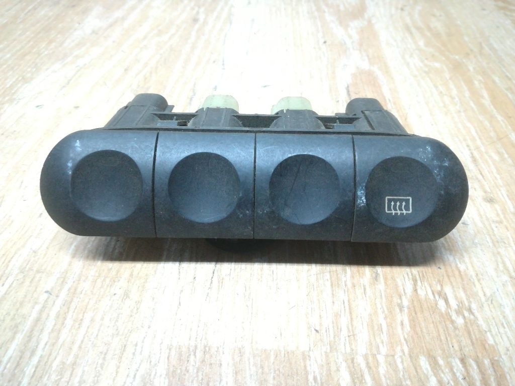 Кнопка  к Ford Cougar 2001