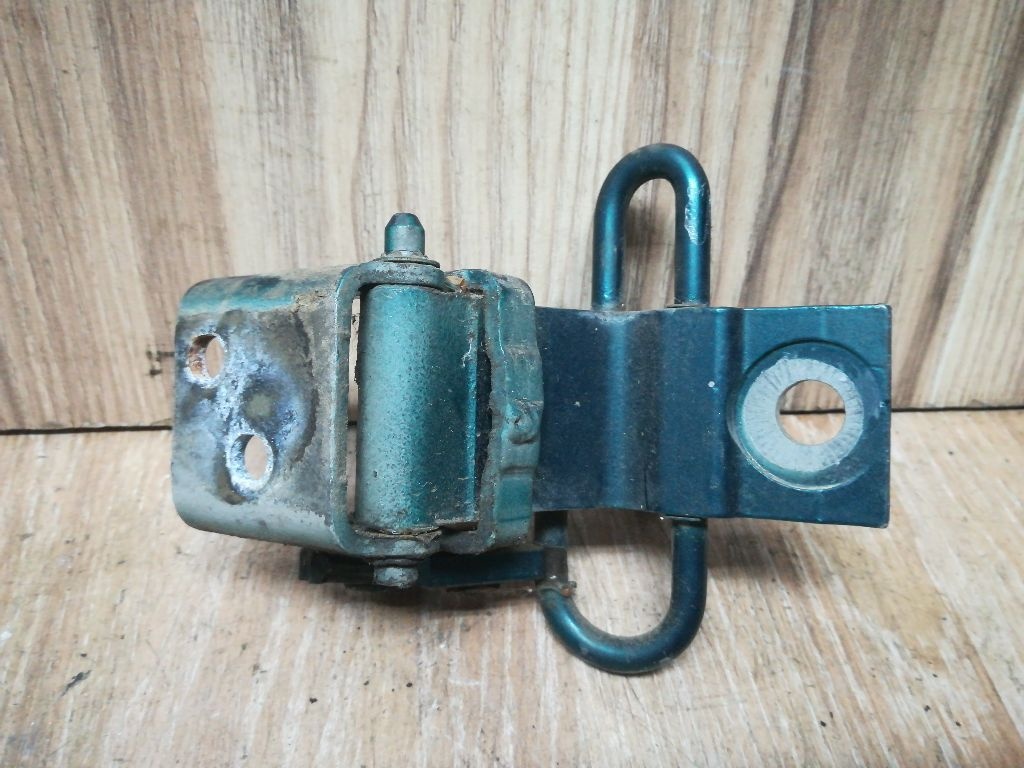 Петля двери к Audi 80 1991