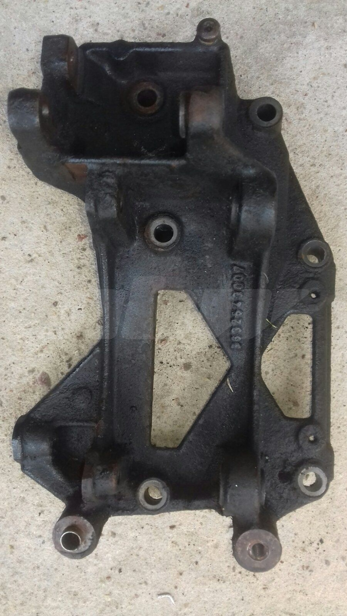 Кронштейн генератора к Citroen C5 2002