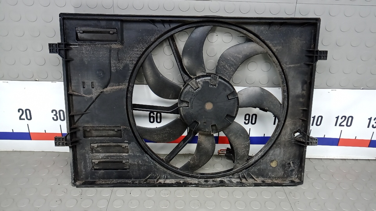Вентилятор радиатора к Volkswagen Golf 2013