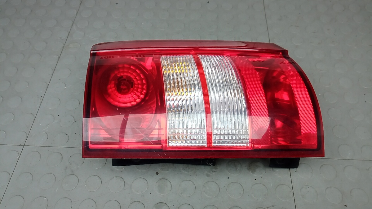 Фонарь задний правый к Chrysler Voyager 2008