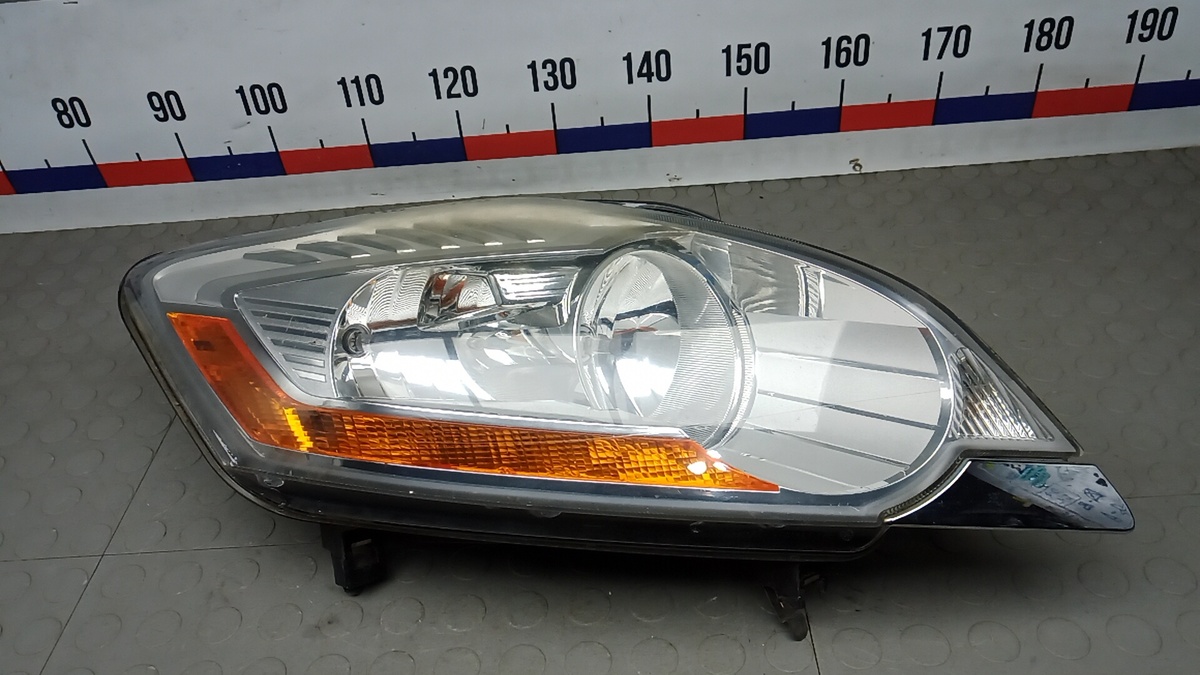 Фара правая к Ford Kuga 2009