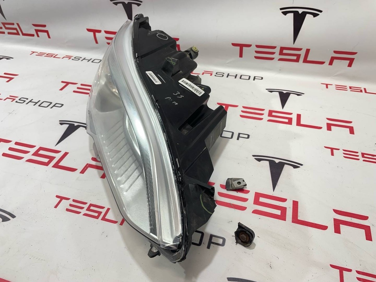 Фара правая к Tesla Model S 2015