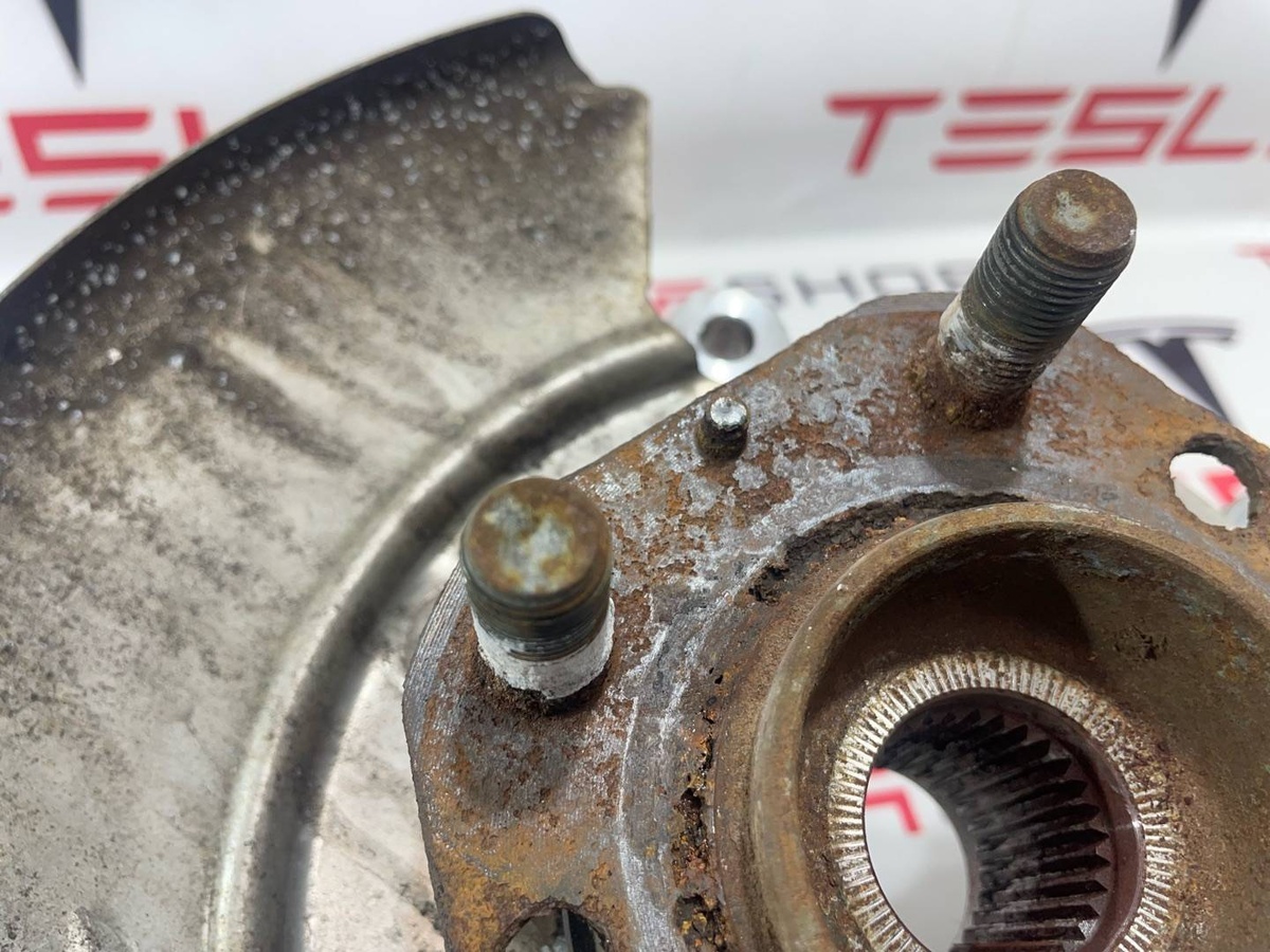 Кулак задний левый к Tesla Model 3 2019