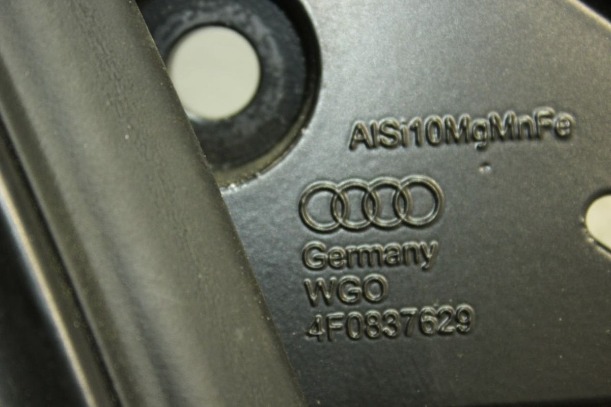Рамка двери передней левой к Audi A6 2008