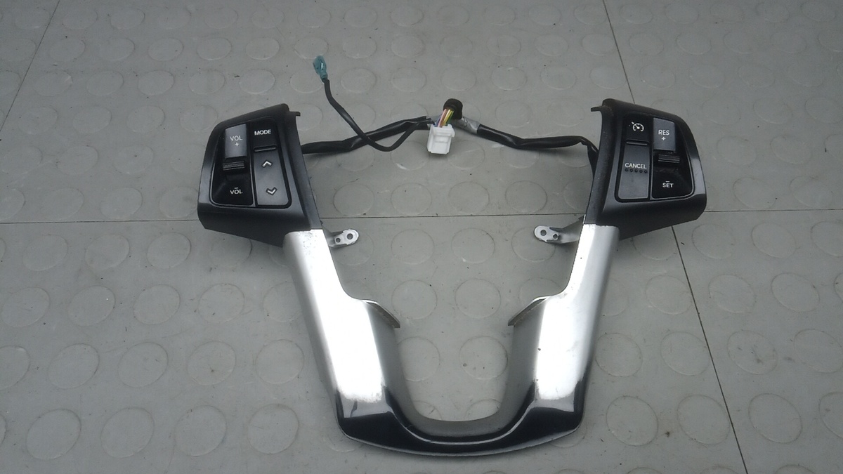 Кнопки руля к Kia Sorento 2009
