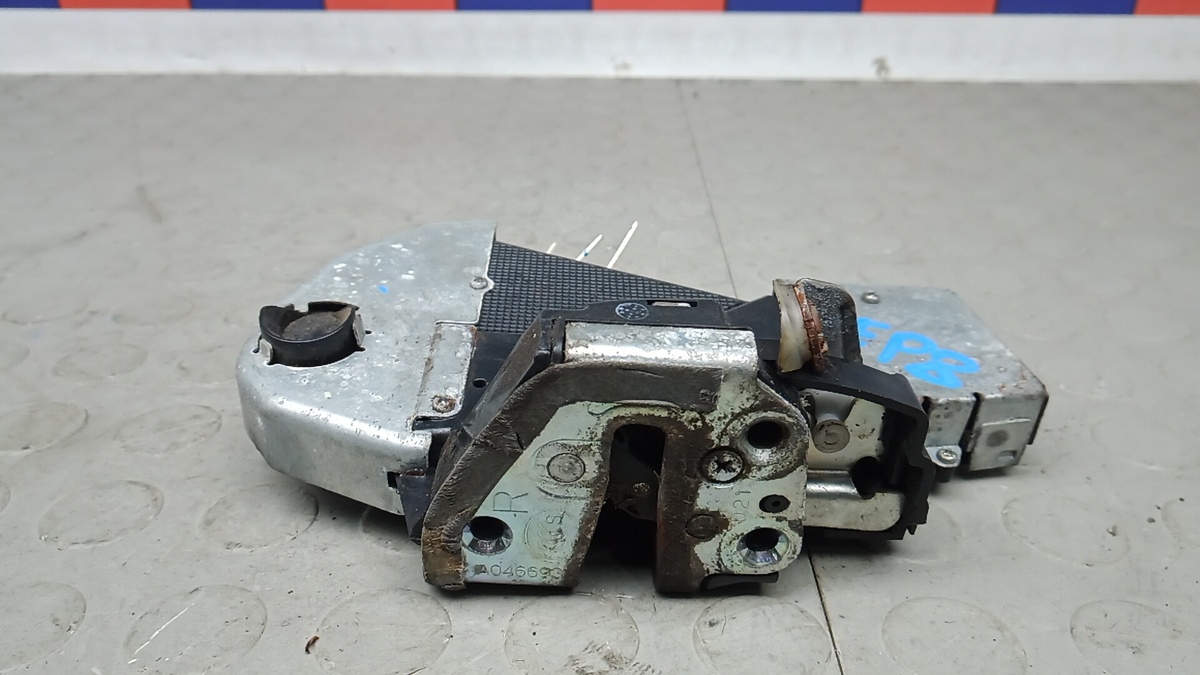 Замок двери к Toyota RAV 4 2007