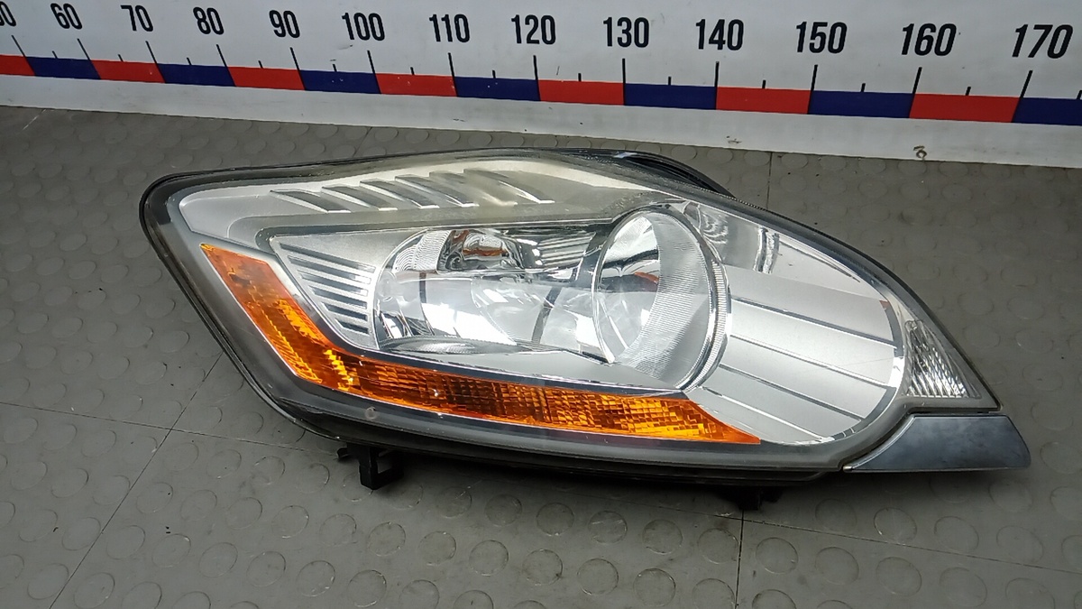 Фара правая к Ford Kuga 2009