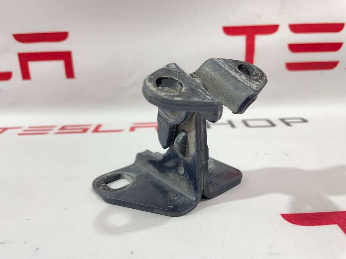 Петля двери к Tesla Model S 2015
