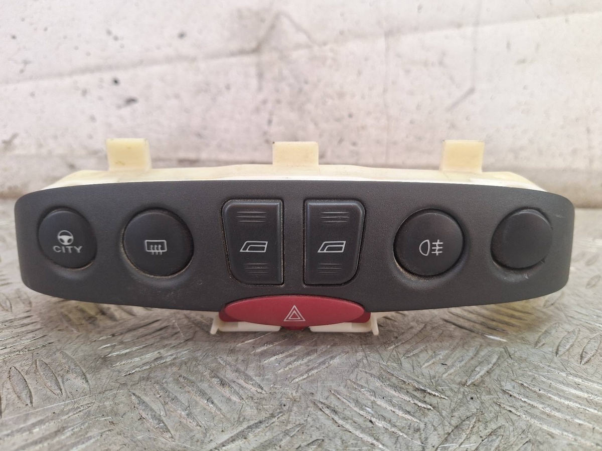 Блок кнопок к Fiat Punto 2005