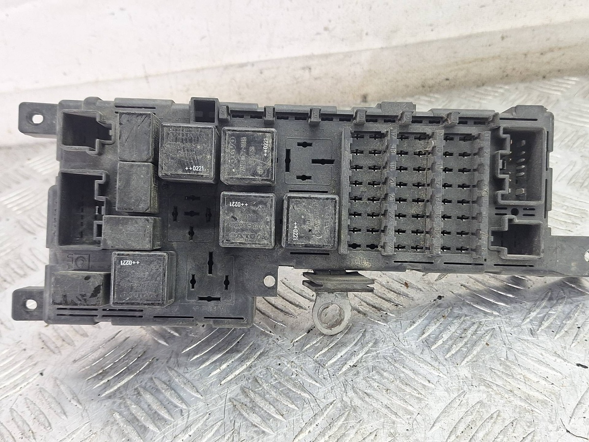 Блок предохранителей к Volvo V70 2004