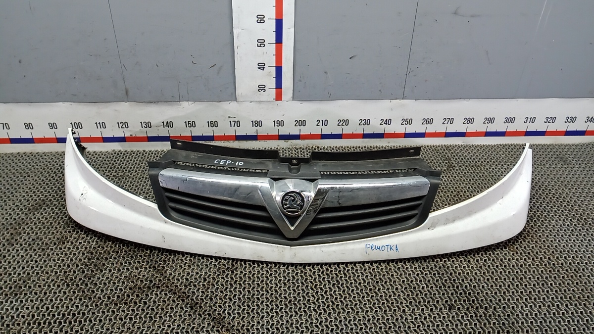 Решетка радиатора к Opel Vivaro 2008