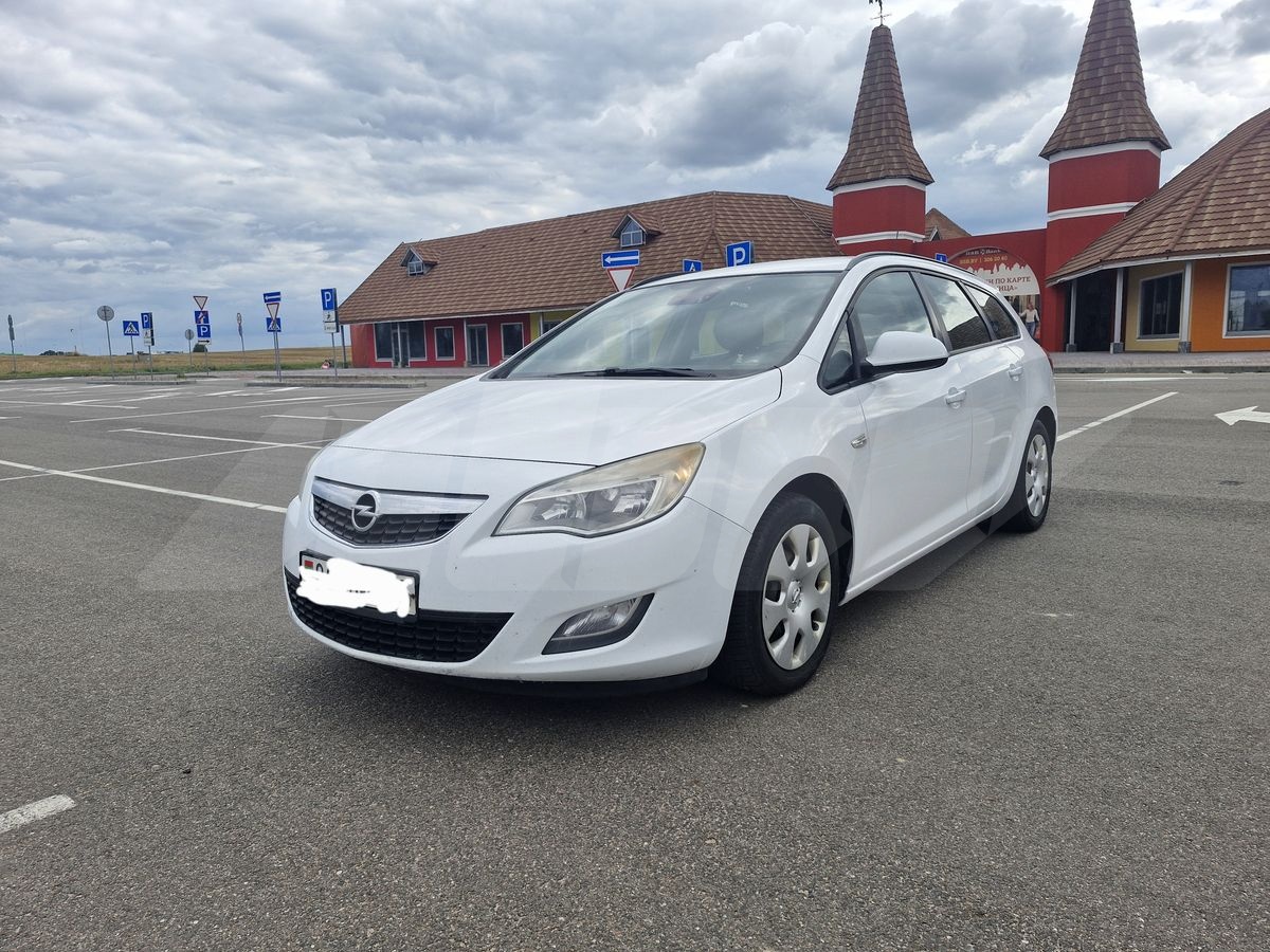 Opel Astra J, 2011