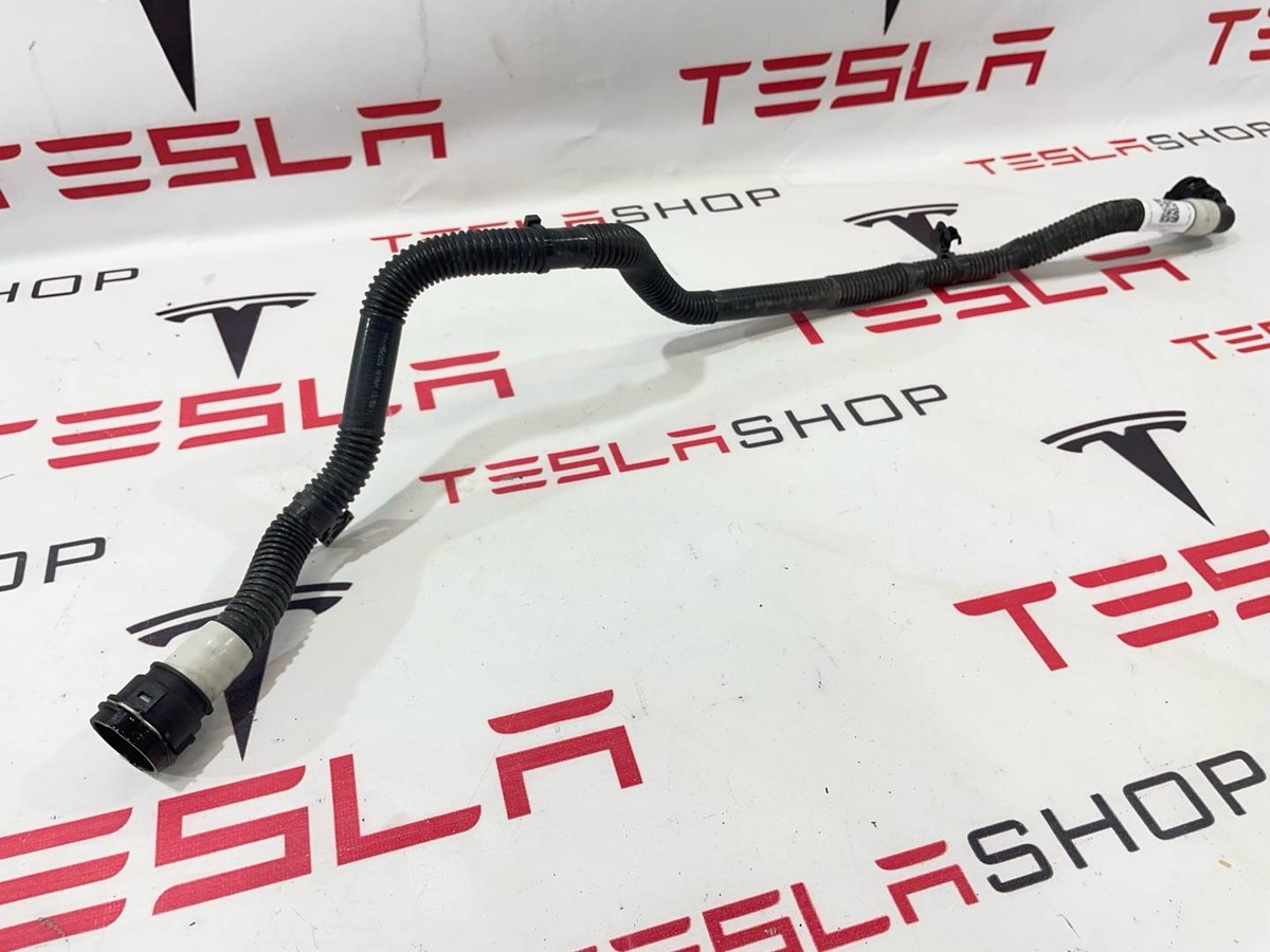 Патрубок радиатора к Tesla Model 3 2019