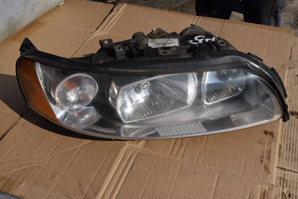 Фара правая к Volvo XC70 2006
