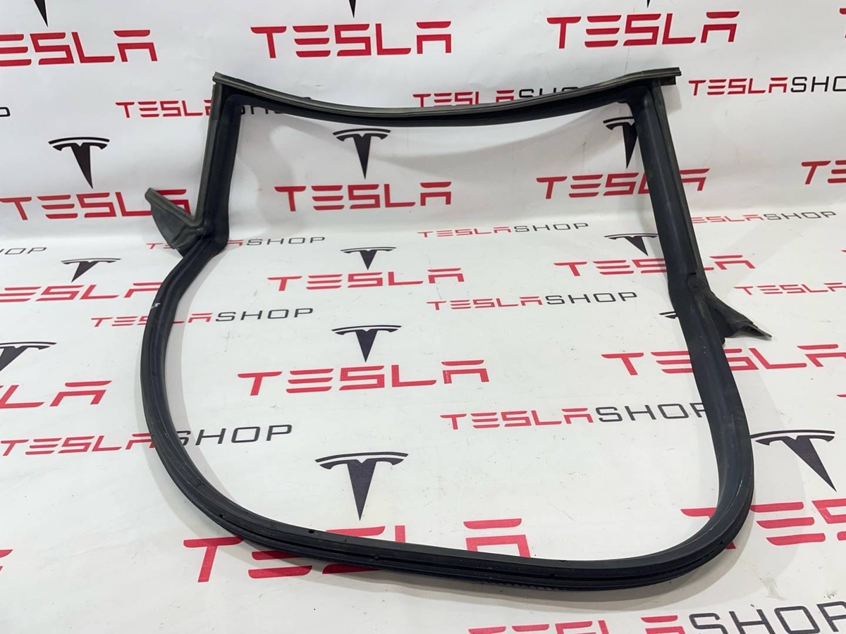 Уплотнитель к Tesla Model 3 2019