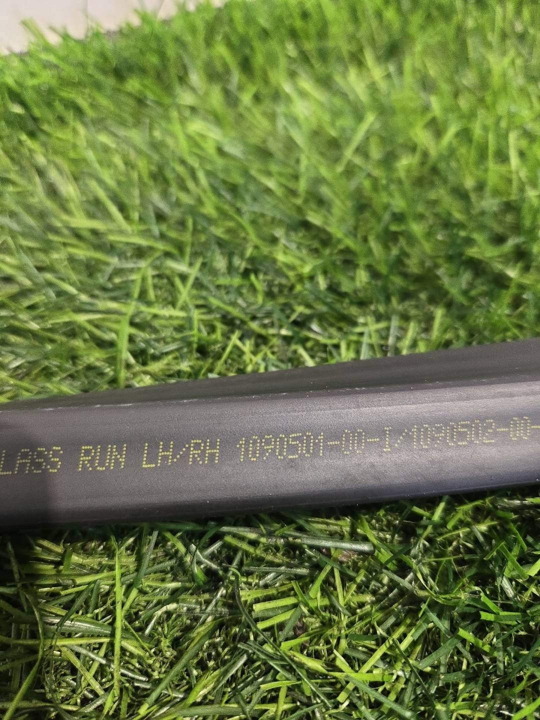 Уплотнитель к Tesla Model 3 2022