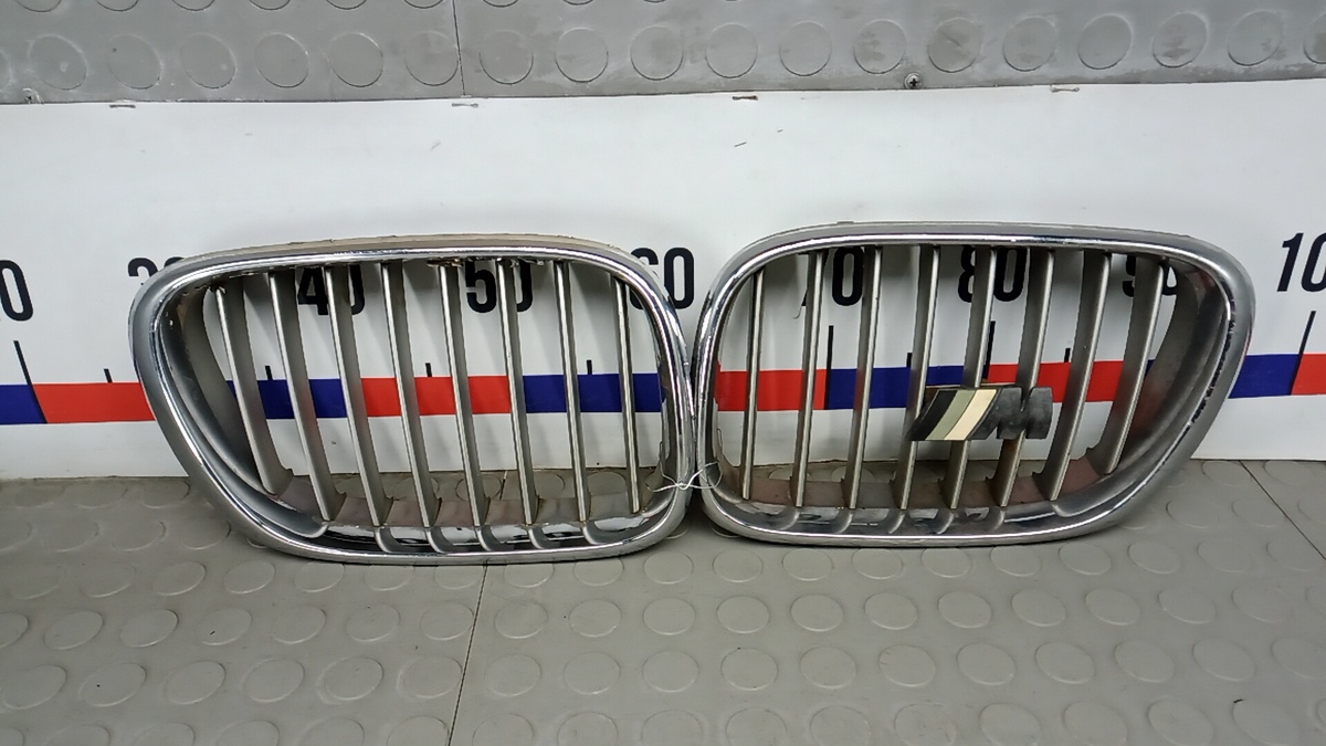 Решетка радиатора к BMW X5 2001
