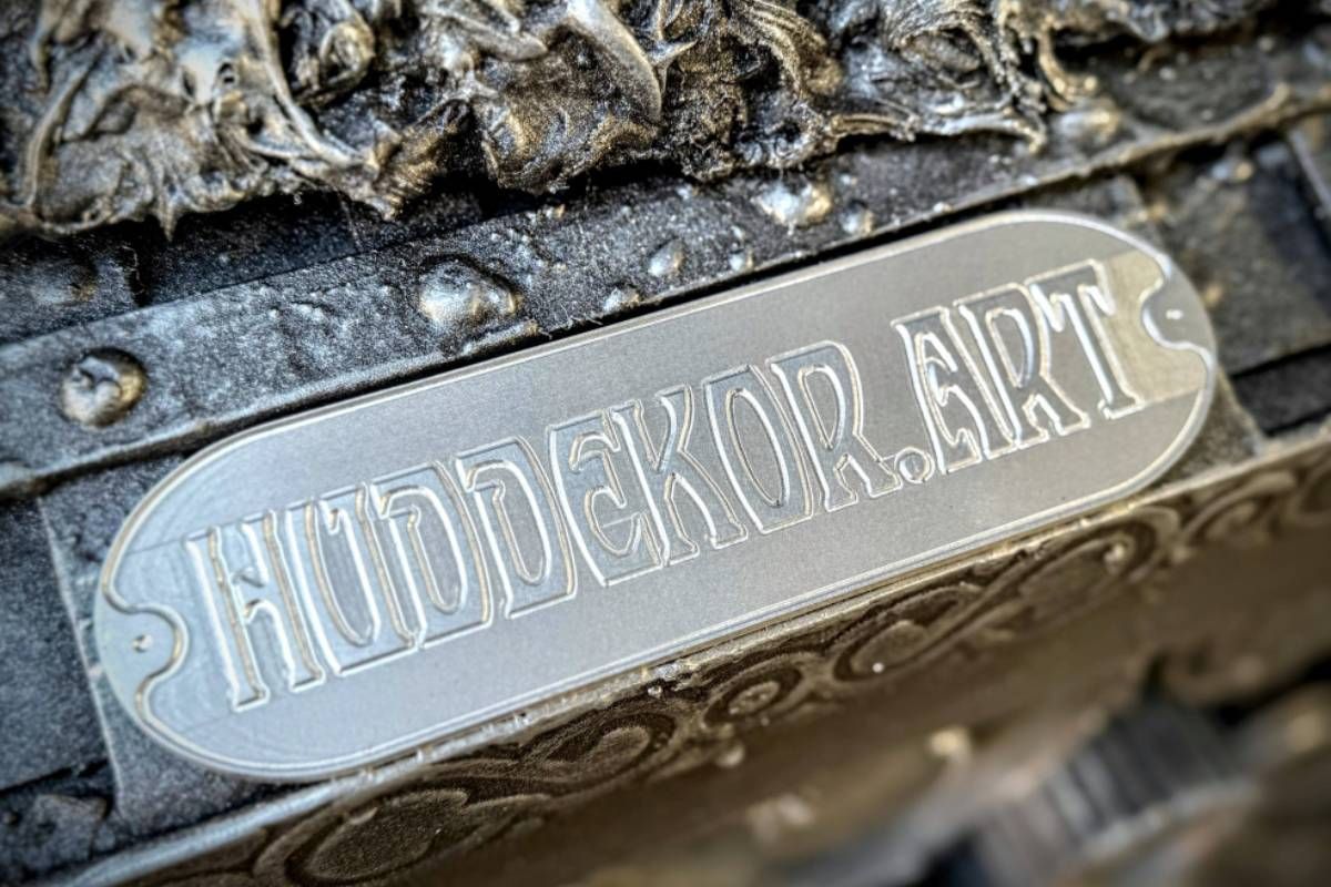 На АЗС под Минском появился железный арт-объект
