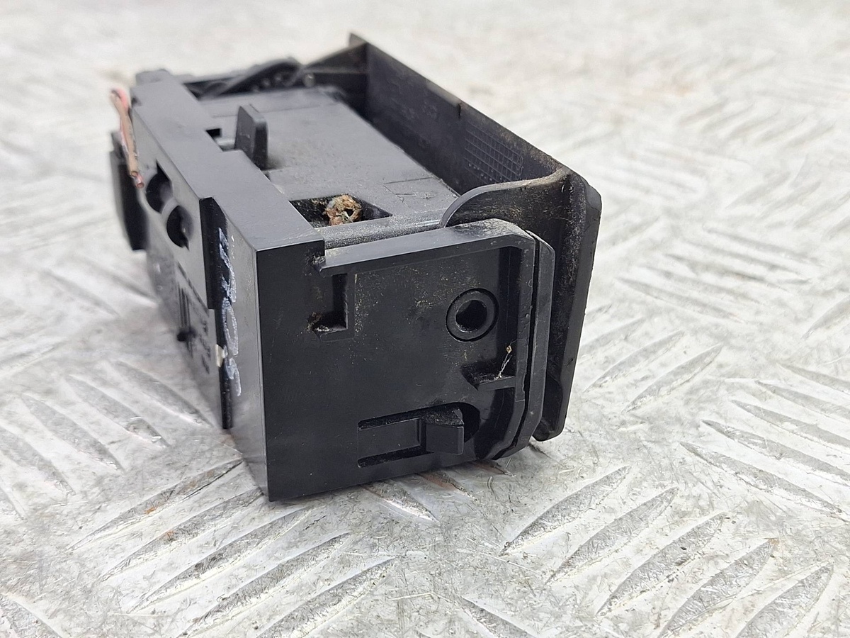 Пепельница к Audi A6 2003