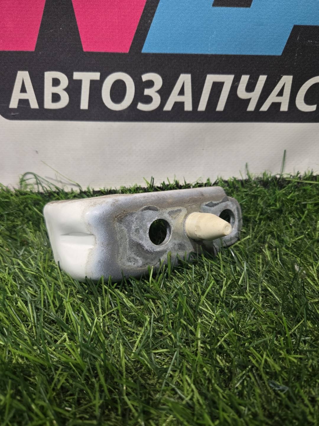 Петля двери передней левой к Ford Mustang 2019