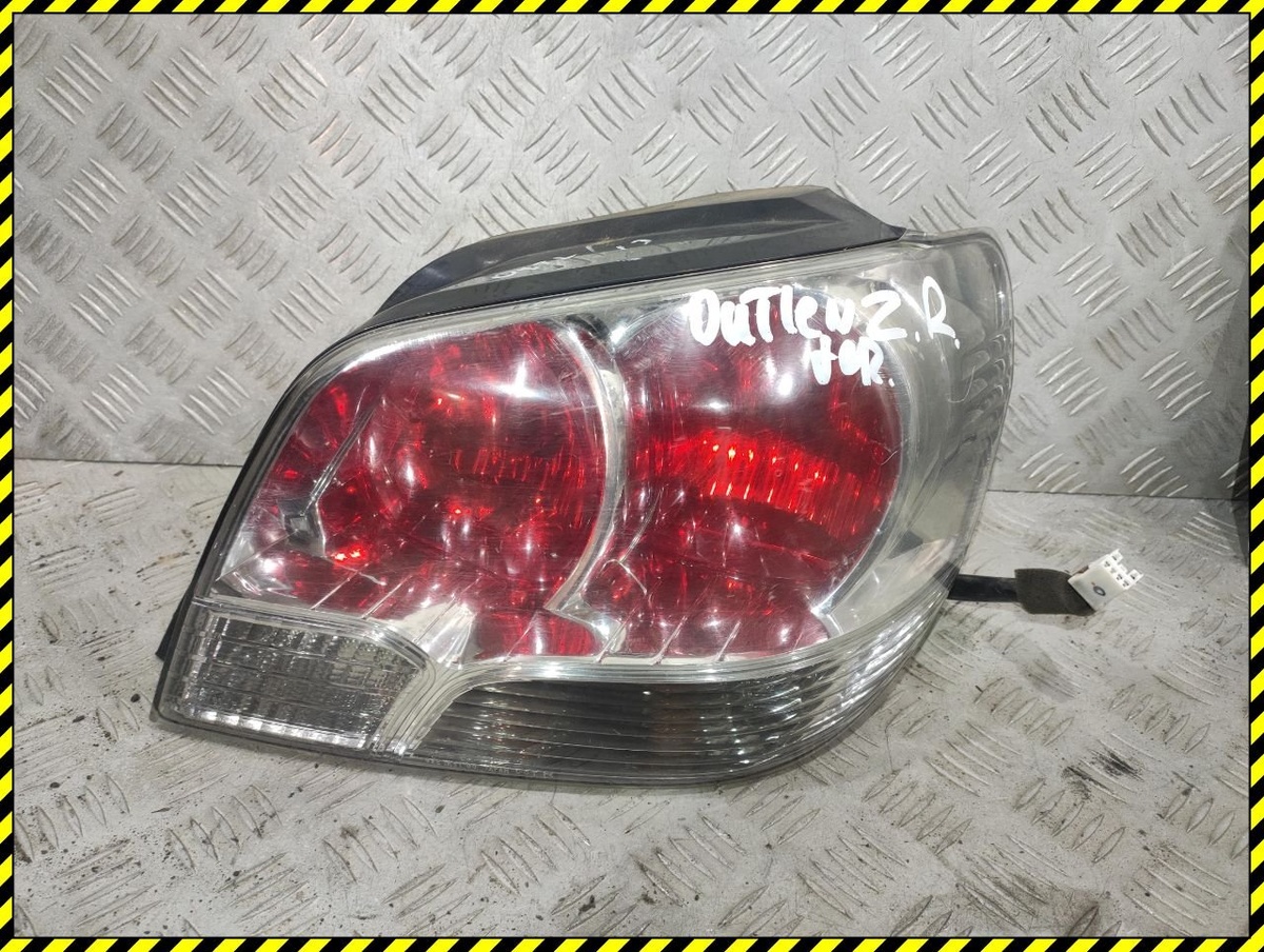 Фонарь задний правый к Mitsubishi Outlander 2004