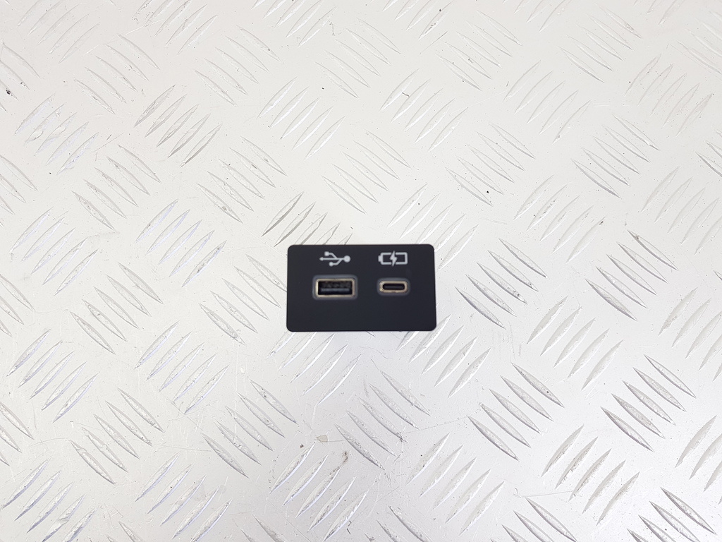 Разъем AUX / USB к Lexus NX 2022