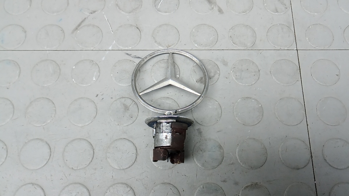 Эмблема к Mercedes-Benz C-klasse 2005