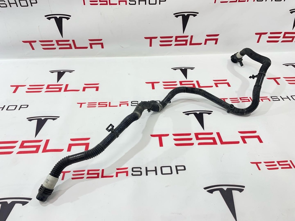 Патрубок радиатора к Tesla Model 3 2019