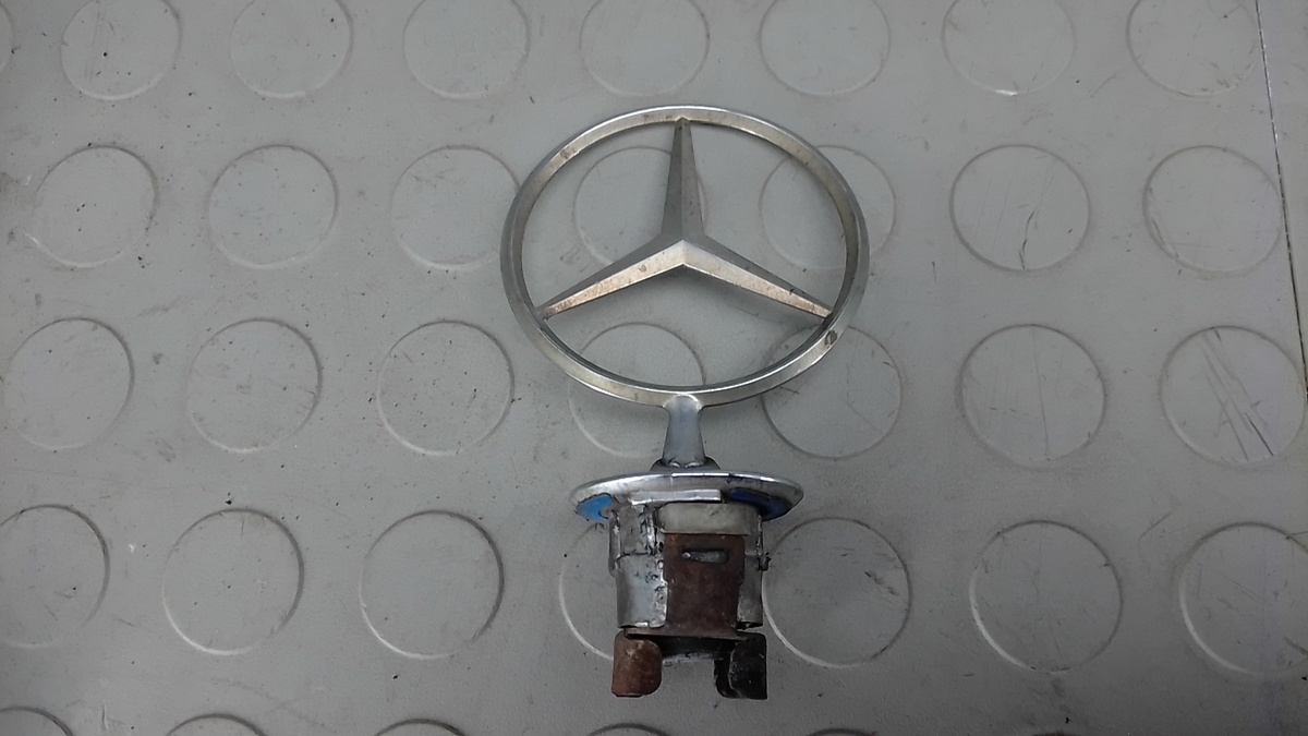 Эмблема к Mercedes-Benz E-klasse 2005