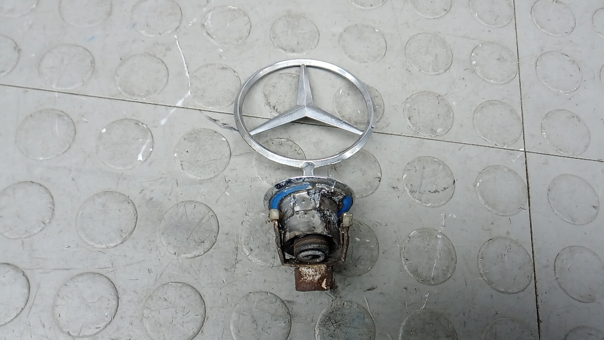Эмблема к Mercedes-Benz E-klasse 2004
