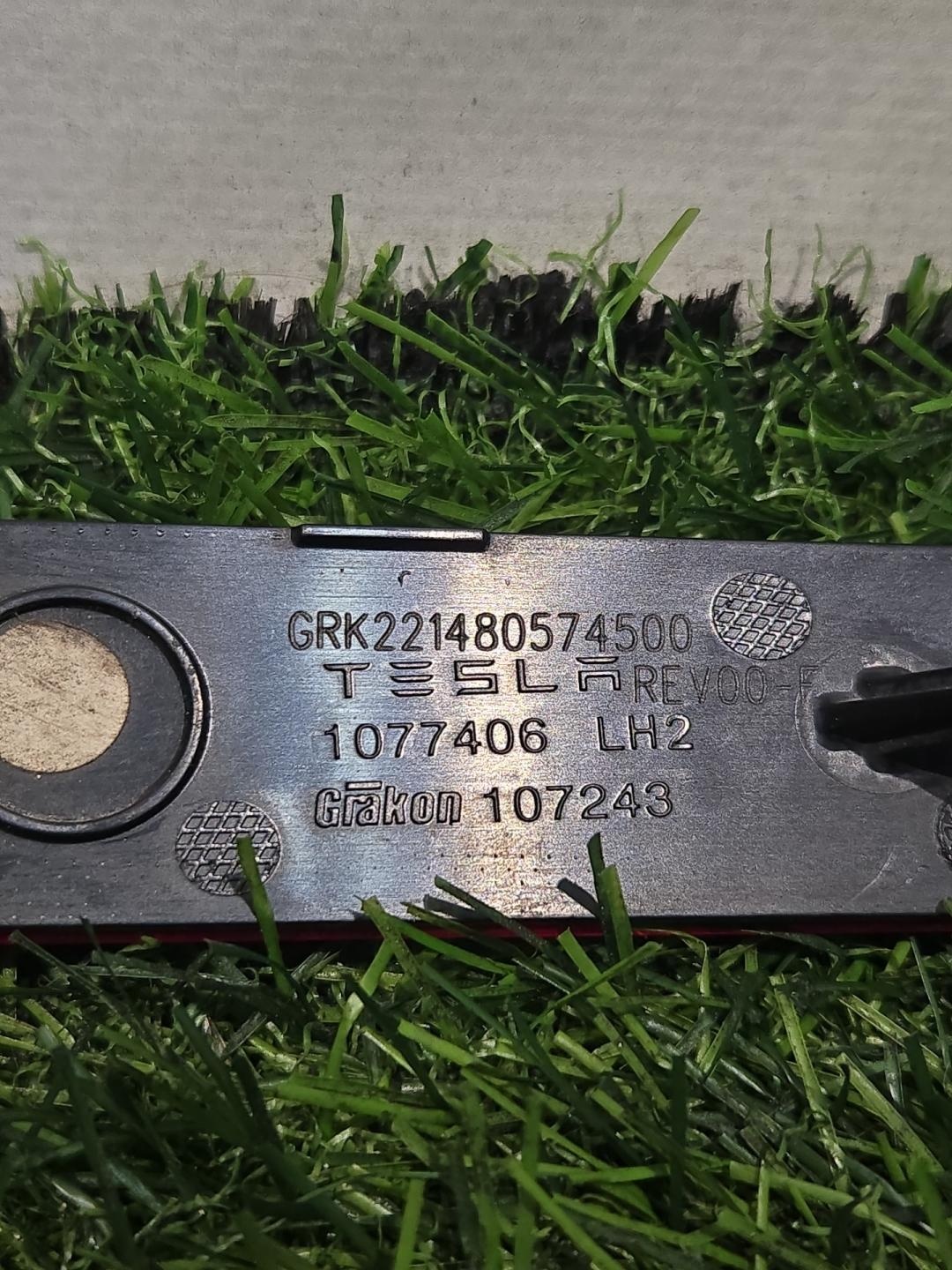 Катафот к Tesla Model 3 2022