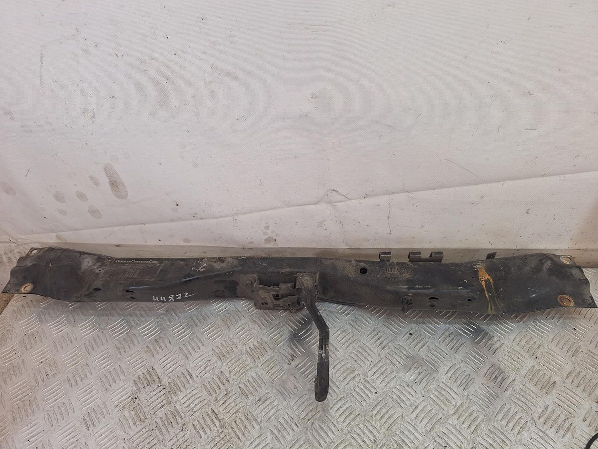 Рамка капота к Chrysler Voyager 2004