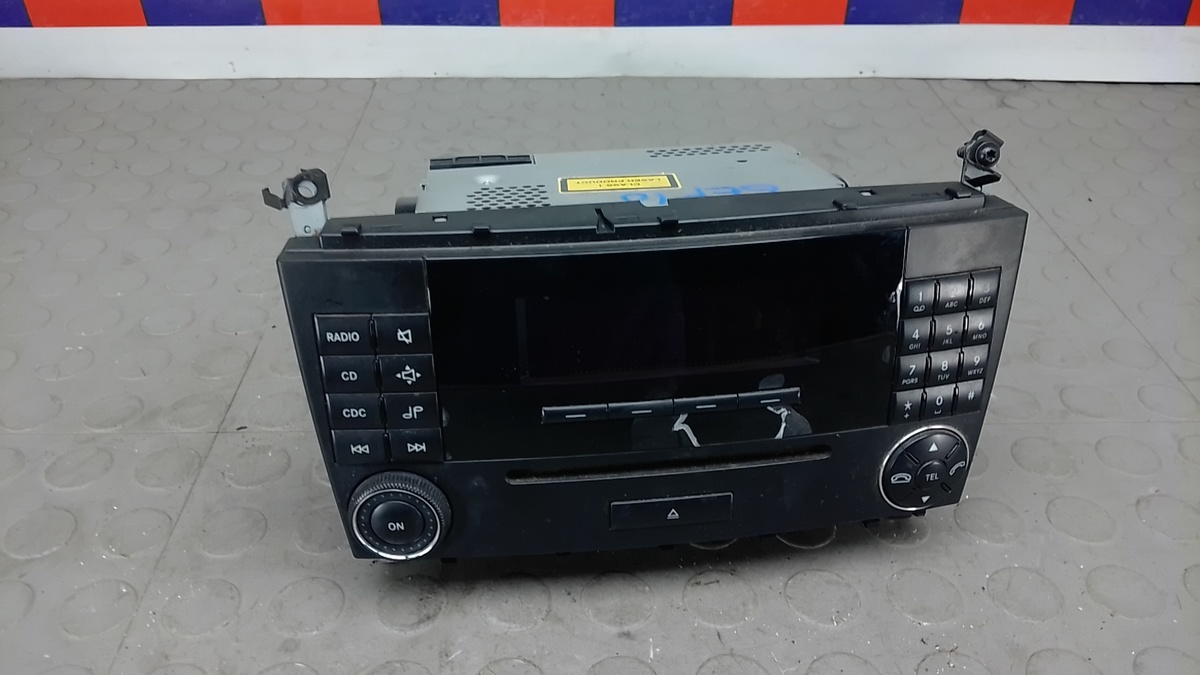 Магнитола к Mercedes-Benz C-klasse 2005