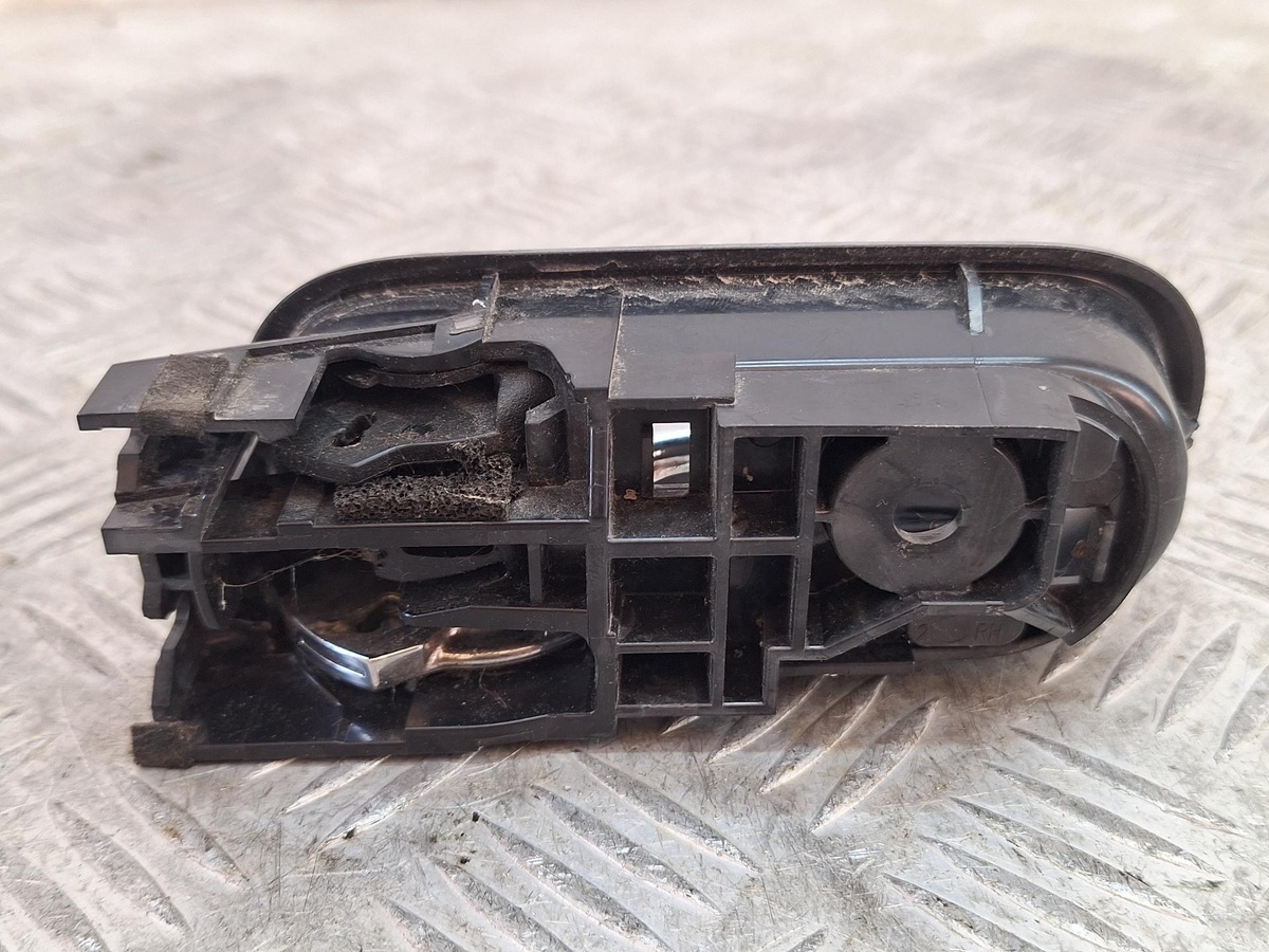 Ручка внутренняя задняя правая к Mazda 6 2004