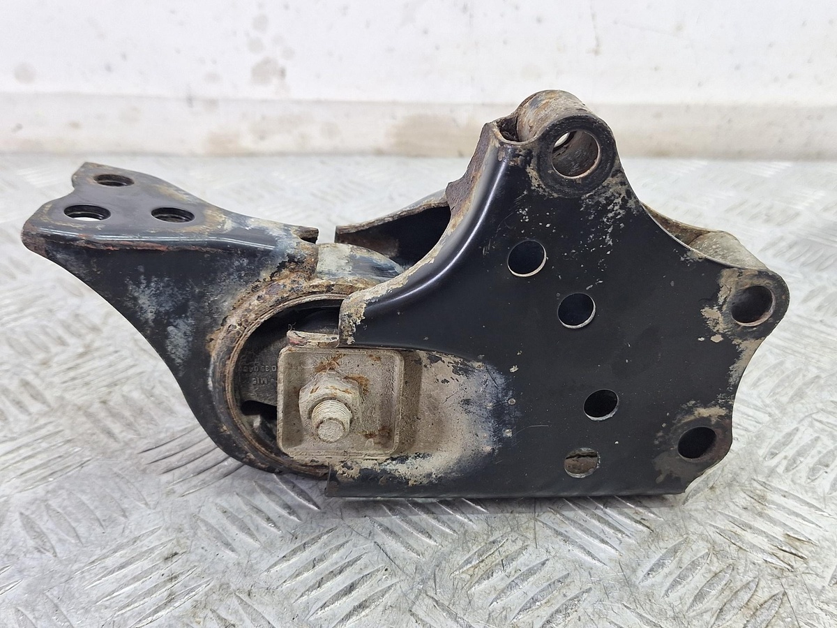 Подушка крепления КПП к Mazda 323 1992