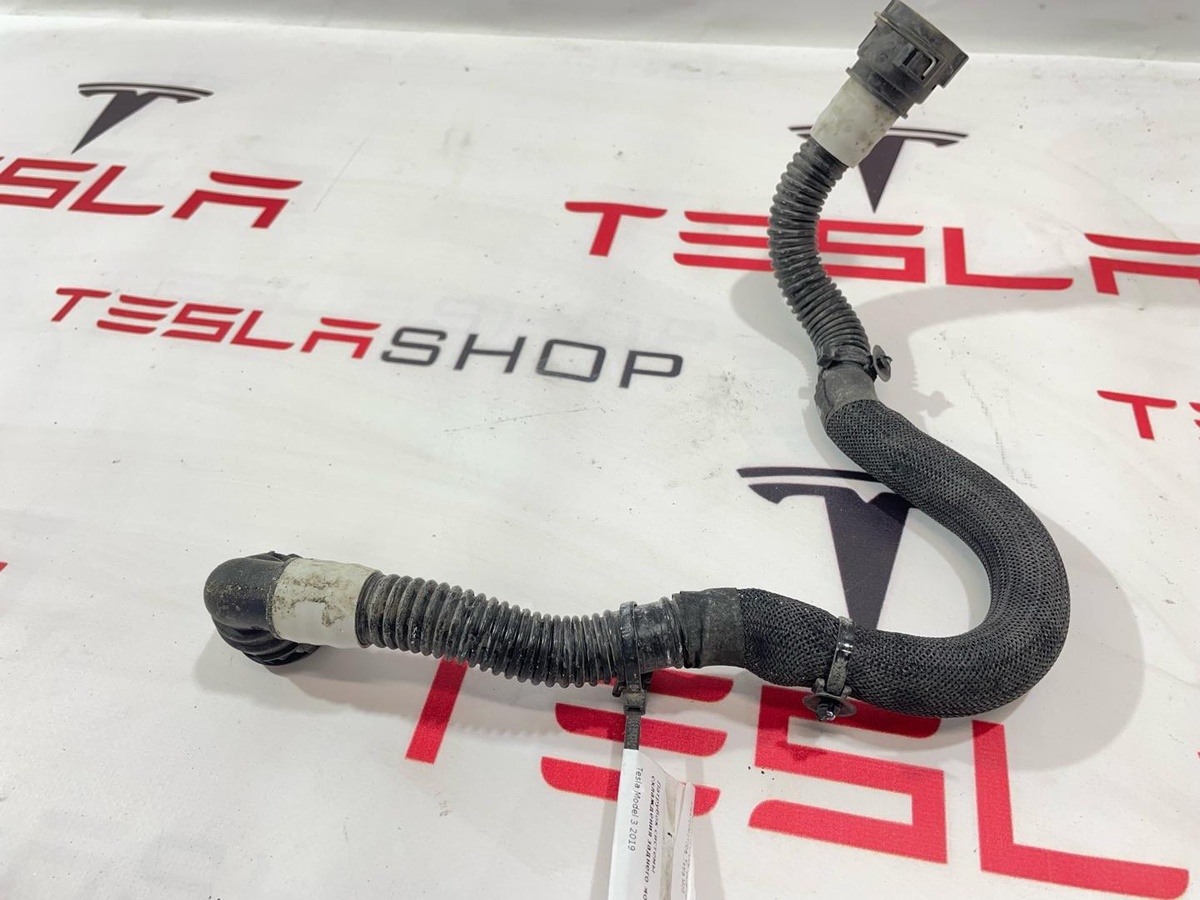 Патрубок радиатора к Tesla Model 3 2019