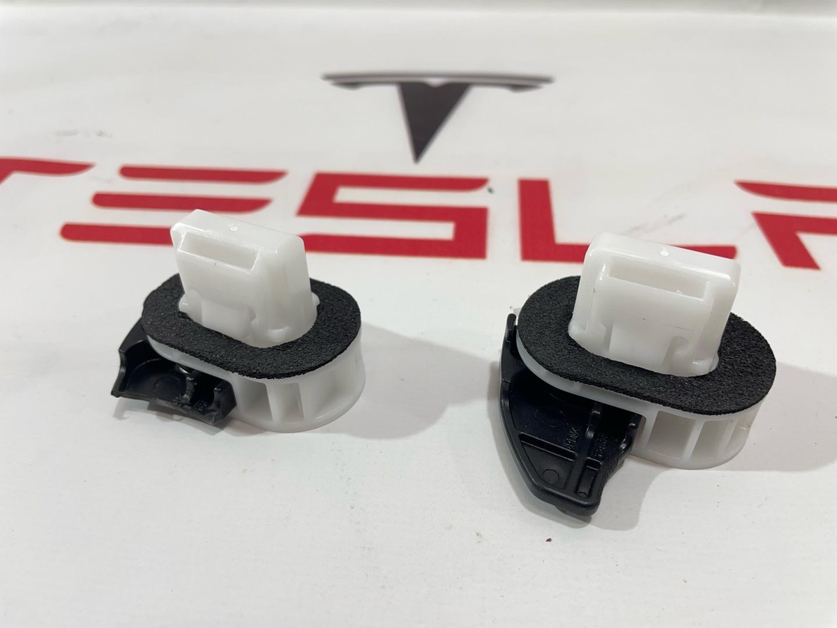 Клипса к Tesla Model 3 2019