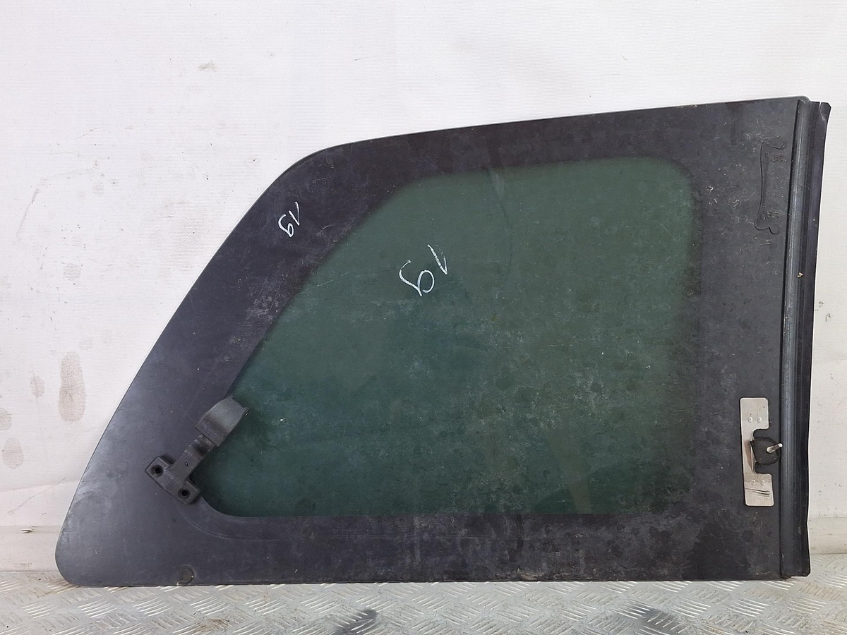 Стекло кузовное боковое левое  к Mazda MPV 2001