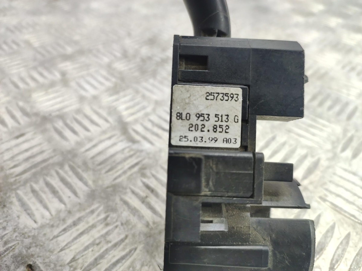 Переключатель поворотов к Volkswagen Passat 1999