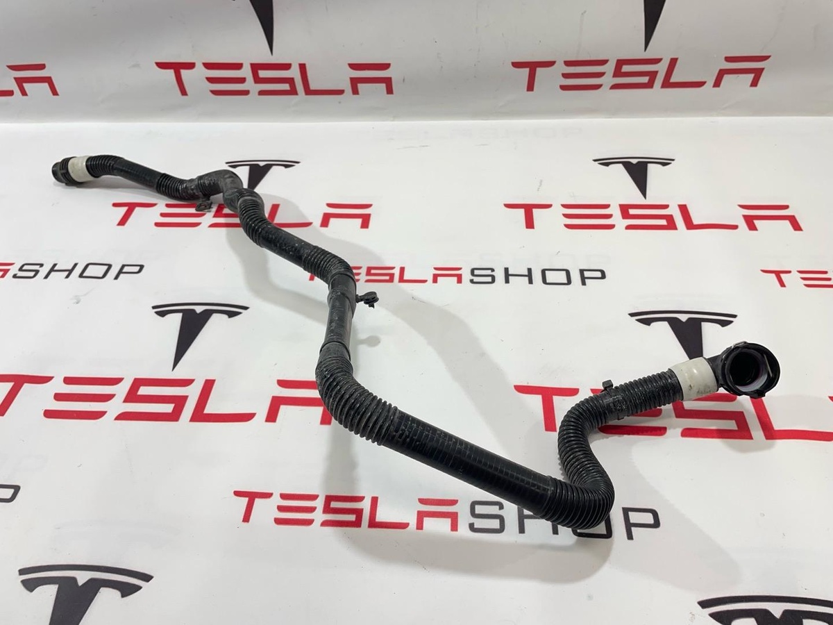 Патрубок радиатора к Tesla Model 3 2019