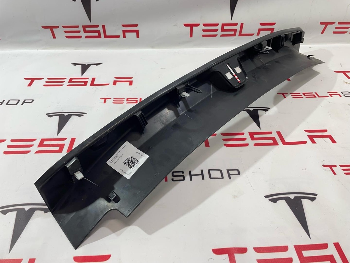 Пластик к Tesla Model 3 2019