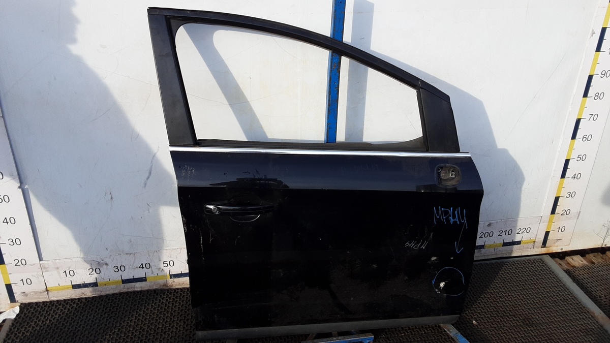 Стекло двери передней правой к Ford Kuga 2010