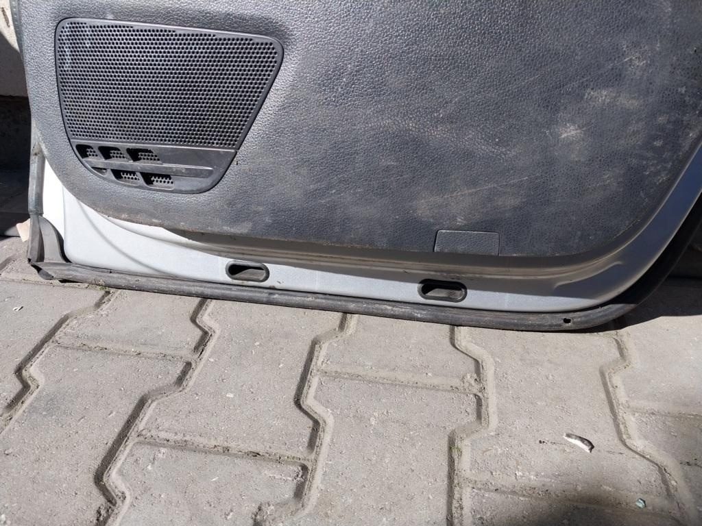 Дверь задняя правая к Volkswagen Amarok 2010